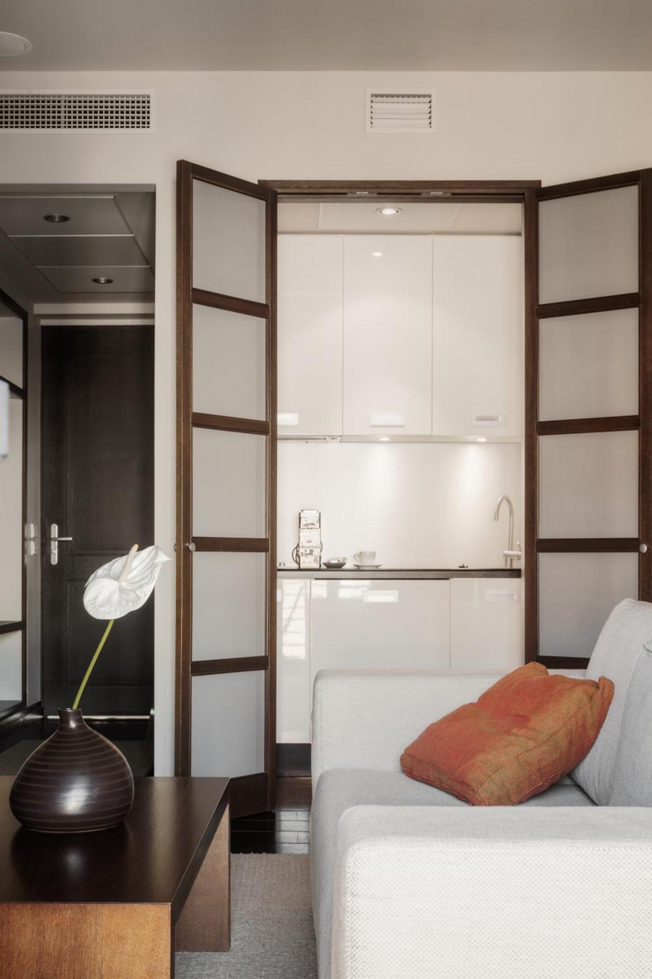 Hotel Bergs Suites Riga Bagian luar foto