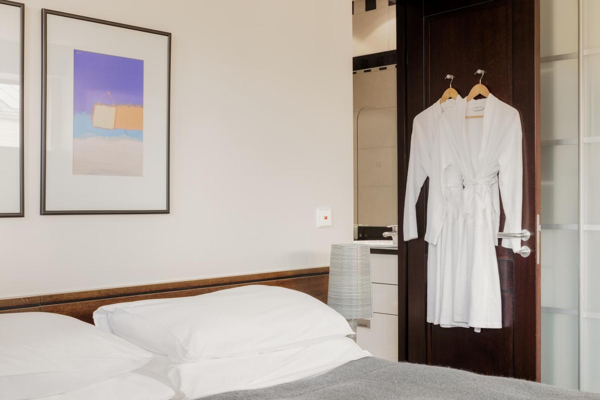 Hotel Bergs Suites Riga Bagian luar foto