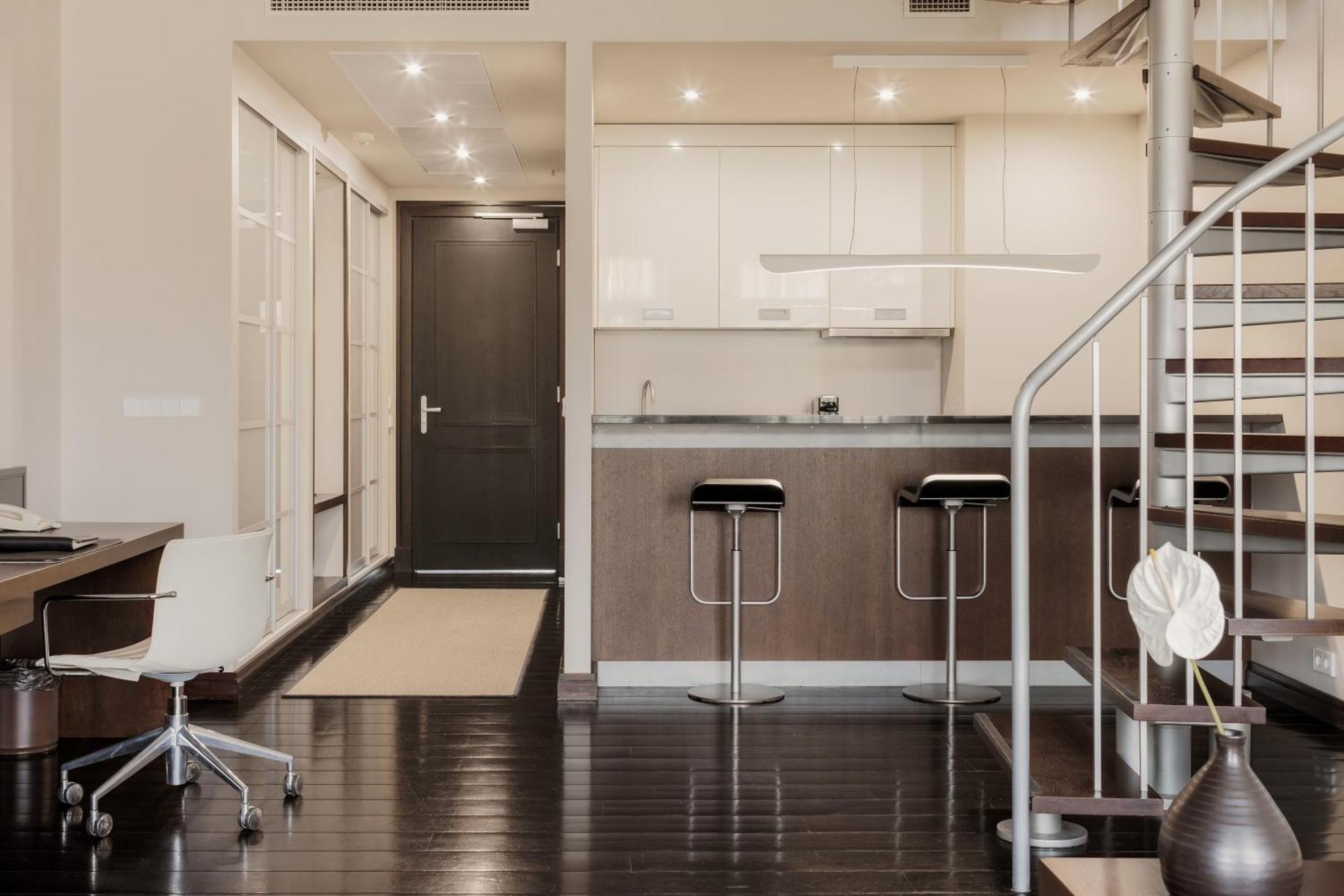 Hotel Bergs Suites Riga Bagian luar foto